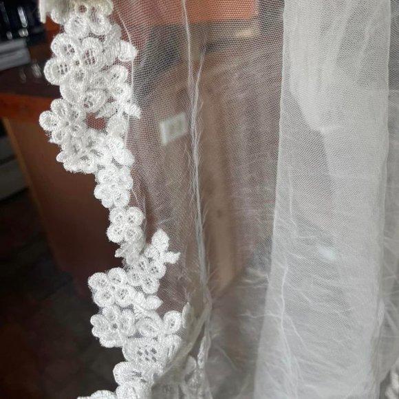 Wedding Dress - Picture 9 of 11